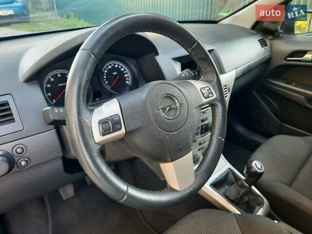 Серый Опель Астра, объемом двигателя 1.6 л и пробегом 117 тыс. км за 5550 $, фото 25 на Automoto.ua