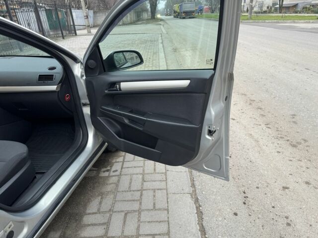 Серый Опель Астра, объемом двигателя 1.6 л и пробегом 152 тыс. км за 6000 $, фото 19 на Automoto.ua