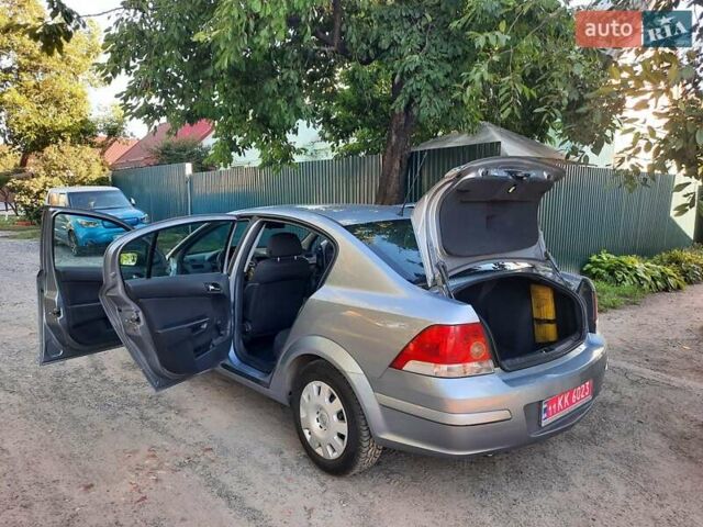 Серый Опель Астра, объемом двигателя 1.6 л и пробегом 117 тыс. км за 5550 $, фото 57 на Automoto.ua