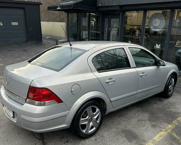 Серый Опель Астра, объемом двигателя 1.6 л и пробегом 168 тыс. км за 4599 $, фото 3 на Automoto.ua