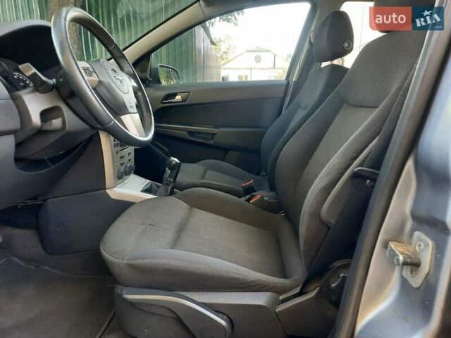 Серый Опель Астра, объемом двигателя 1.6 л и пробегом 117 тыс. км за 5550 $, фото 29 на Automoto.ua