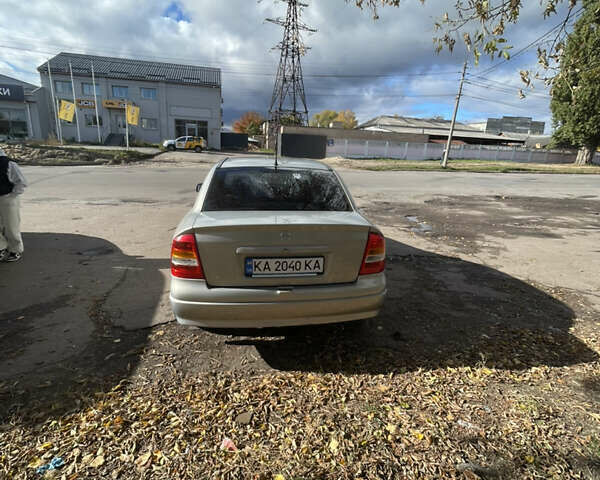 Серый Опель Астра, объемом двигателя 1.4 л и пробегом 326 тыс. км за 4200 $, фото 4 на Automoto.ua