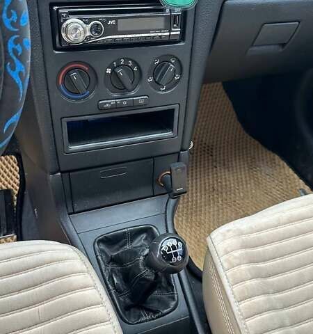 Серый Опель Астра, объемом двигателя 1.6 л и пробегом 179 тыс. км за 4000 $, фото 22 на Automoto.ua