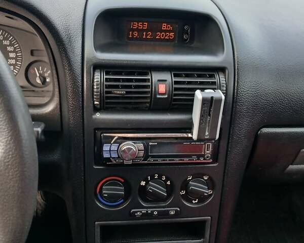 Серый Опель Астра, объемом двигателя 1.6 л и пробегом 98 тыс. км за 4500 $, фото 15 на Automoto.ua