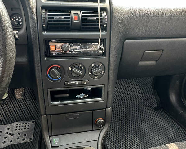 Сірий Опель Астра, об'ємом двигуна 1.6 л та пробігом 230 тис. км за 4700 $, фото 14 на Automoto.ua