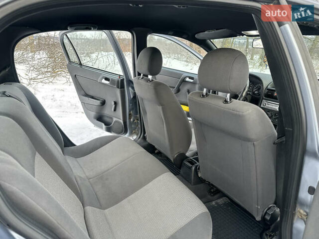 Серый Опель Астра, объемом двигателя 1.4 л и пробегом 180 тыс. км за 4400 $, фото 10 на Automoto.ua