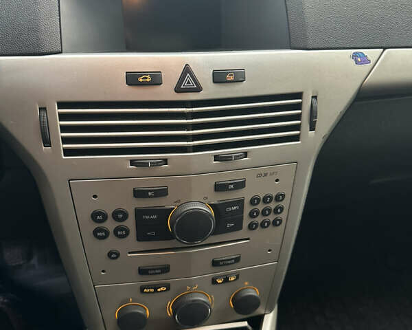 Серый Опель Астра, объемом двигателя 1.6 л и пробегом 168 тыс. км за 4599 $, фото 18 на Automoto.ua