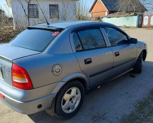 Серый Опель Астра, объемом двигателя 1.4 л и пробегом 213 тыс. км за 3700 $, фото 2 на Automoto.ua