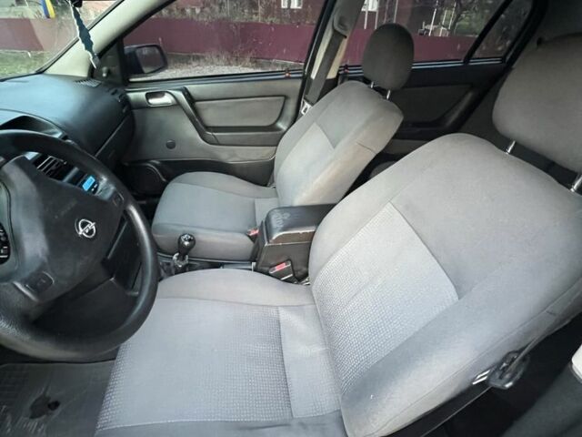 Серый Опель Астра, объемом двигателя 1.4 л и пробегом 158 тыс. км за 3250 $, фото 7 на Automoto.ua