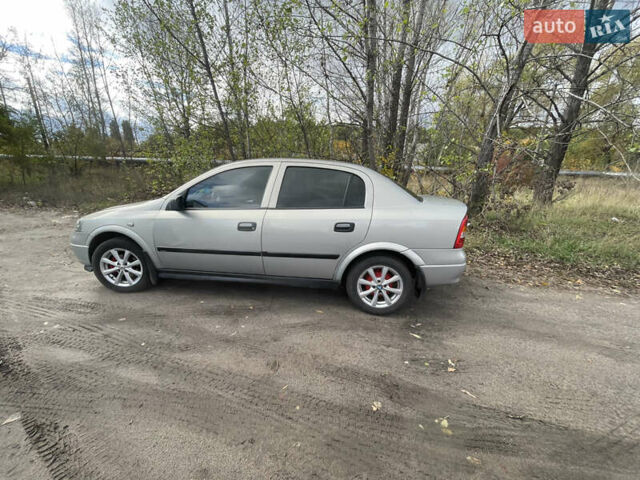 Серый Опель Астра, объемом двигателя 1.4 л и пробегом 326 тыс. км за 4200 $, фото 6 на Automoto.ua