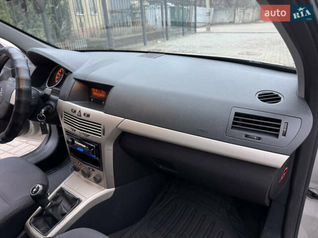 Сірий Опель Астра, об'ємом двигуна 1.6 л та пробігом 152 тис. км за 6000 $, фото 40 на Automoto.ua