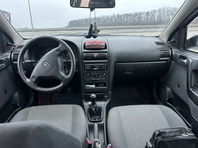 Серый Опель Астра, объемом двигателя 1.4 л и пробегом 137 тыс. км за 2850 $, фото 3 на Automoto.ua