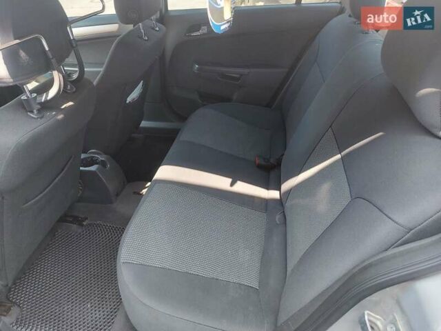 Серый Опель Астра, объемом двигателя 1.8 л и пробегом 286 тыс. км за 6000 $, фото 10 на Automoto.ua