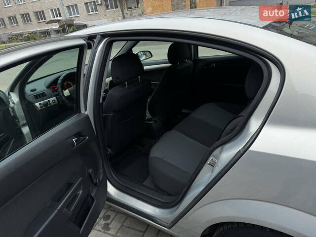 Сірий Опель Астра, об'ємом двигуна 1.6 л та пробігом 152 тис. км за 6000 $, фото 38 на Automoto.ua