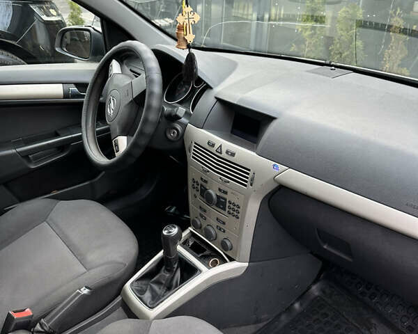 Серый Опель Астра, объемом двигателя 1.6 л и пробегом 168 тыс. км за 4599 $, фото 12 на Automoto.ua