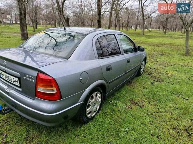 Серый Опель Астра, объемом двигателя 1.6 л и пробегом 247 тыс. км за 3950 $, фото 5 на Automoto.ua