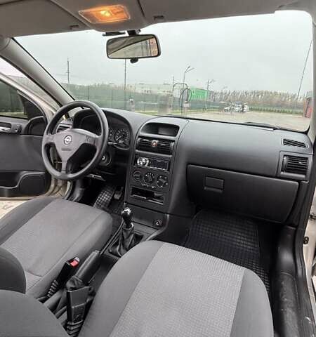 Серый Опель Астра, объемом двигателя 1.6 л и пробегом 47 тыс. км за 5900 $, фото 6 на Automoto.ua