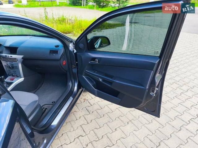 Серый Опель Астра, объемом двигателя 1.7 л и пробегом 340 тыс. км за 5500 $, фото 10 на Automoto.ua