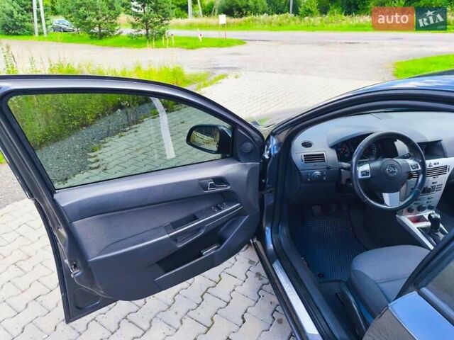 Серый Опель Астра, объемом двигателя 1.7 л и пробегом 340 тыс. км за 5500 $, фото 14 на Automoto.ua