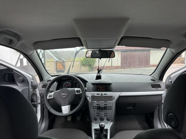 Серый Опель Астра, объемом двигателя 1.6 л и пробегом 110 тыс. км за 5500 $, фото 7 на Automoto.ua