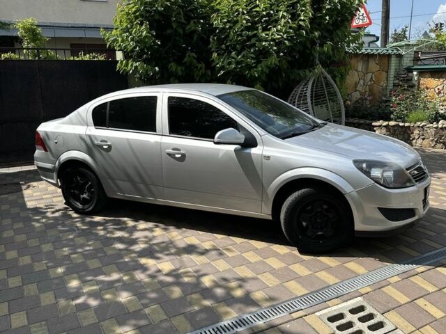 Серый Опель Астра, объемом двигателя 1.6 л и пробегом 110 тыс. км за 5500 $, фото 3 на Automoto.ua