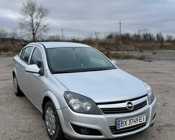 Серый Опель Астра, объемом двигателя 1.6 л и пробегом 257 тыс. км за 5500 $, фото 13 на Automoto.ua