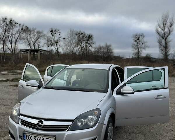 Серый Опель Астра, объемом двигателя 1.6 л и пробегом 257 тыс. км за 5500 $, фото 8 на Automoto.ua