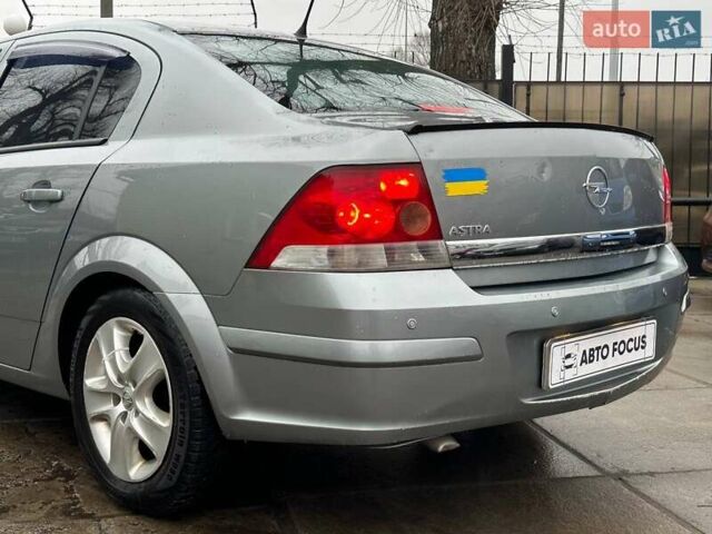 Серый Опель Астра, объемом двигателя 1.6 л и пробегом 280 тыс. км за 4990 $, фото 7 на Automoto.ua