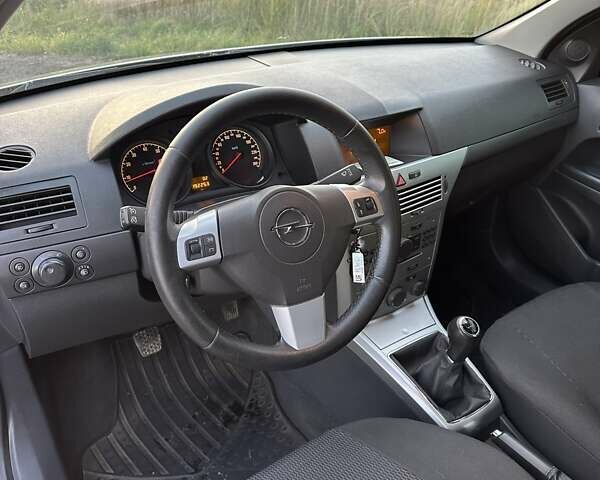 Опель Астра 2012 в Козельце на Automoto.ua Серый Опель Астра, объемом двигателя 1.6 л и пробегом 190 тыс. км за 6300 $, фото 6 на Automoto.ua