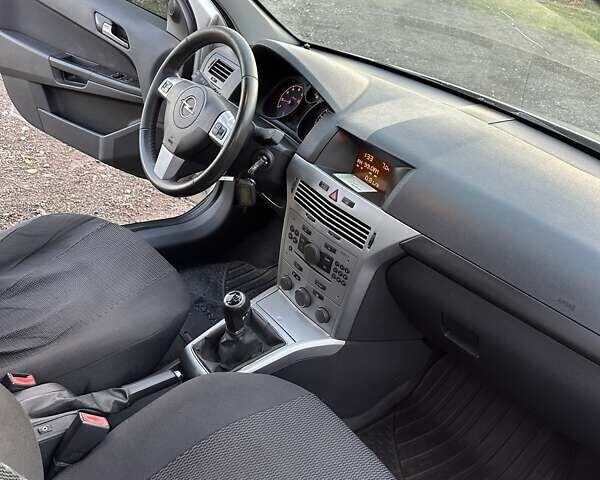 Опель Астра 2012 в Козельце на Automoto.ua Серый Опель Астра, объемом двигателя 1.6 л и пробегом 190 тыс. км за 6300 $, фото 9 на Automoto.ua