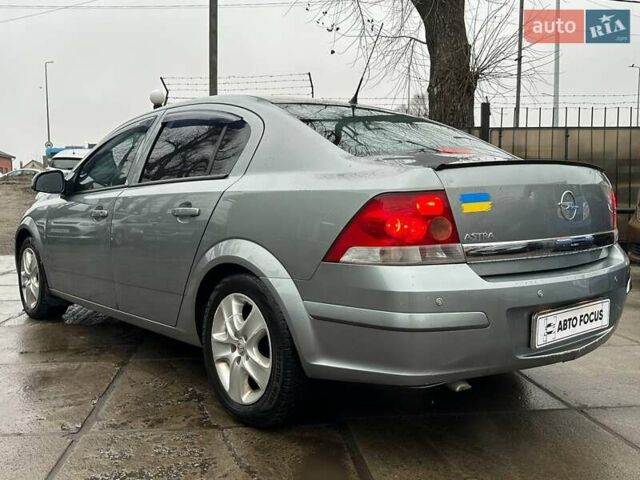 Серый Опель Астра, объемом двигателя 1.6 л и пробегом 280 тыс. км за 4990 $, фото 4 на Automoto.ua
