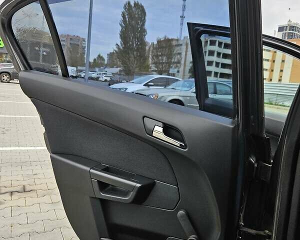 Опель Астра 2012 в Киеве на Automoto.ua Серый Опель Астра, объемом двигателя 1.6 л и пробегом 256 тыс. км за 5500 $, фото 12 на Automoto.ua