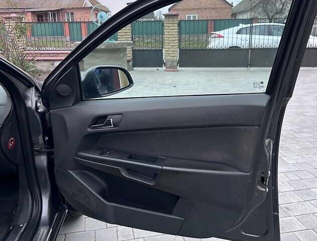 Сірий Опель Астра, об'ємом двигуна 1.6 л та пробігом 77 тис. км за 6800 $, фото 17 на Automoto.ua