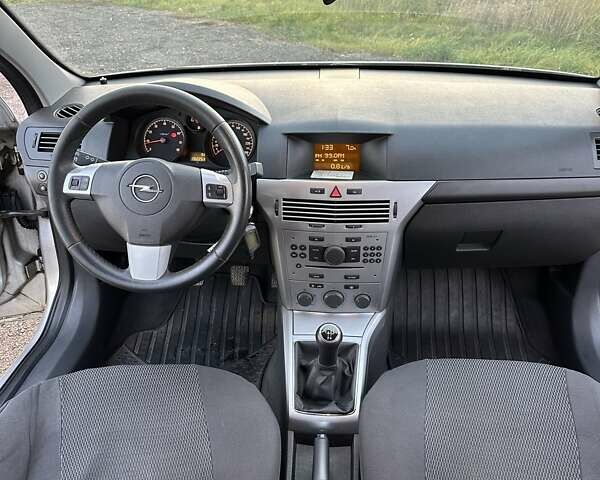 Опель Астра 2012 в Козельце на Automoto.ua Серый Опель Астра, объемом двигателя 1.6 л и пробегом 190 тыс. км за 6300 $, фото 8 на Automoto.ua