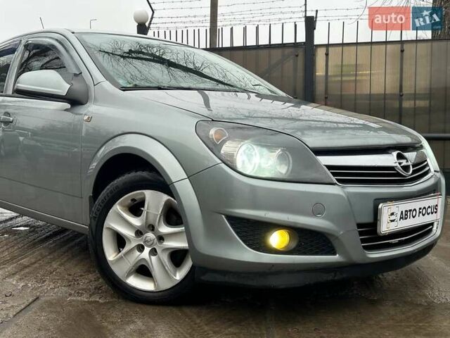 Серый Опель Астра, объемом двигателя 1.6 л и пробегом 280 тыс. км за 4990 $, фото 3 на Automoto.ua
