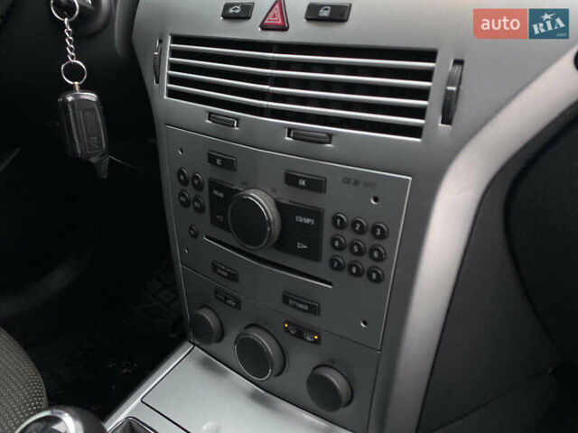 Серый Опель Астра, объемом двигателя 1.6 л и пробегом 256 тыс. км за 4990 $, фото 12 на Automoto.ua