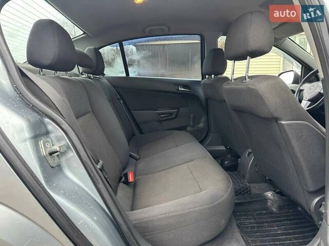 Серый Опель Астра, объемом двигателя 1.6 л и пробегом 280 тыс. км за 4990 $, фото 10 на Automoto.ua