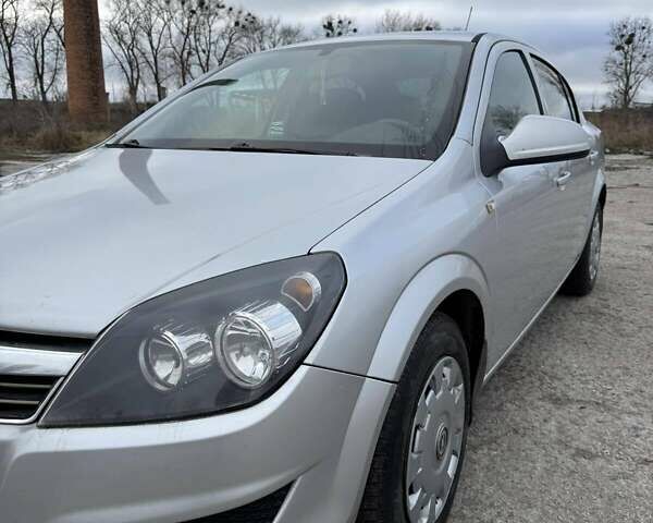 Серый Опель Астра, объемом двигателя 1.6 л и пробегом 257 тыс. км за 5500 $, фото 12 на Automoto.ua