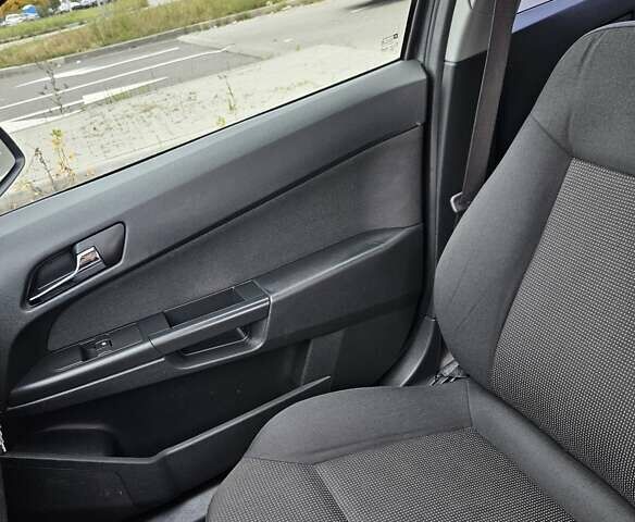 Опель Астра 2012 в Киеве на Automoto.ua Серый Опель Астра, объемом двигателя 1.6 л и пробегом 256 тыс. км за 5500 $, фото 6 на Automoto.ua