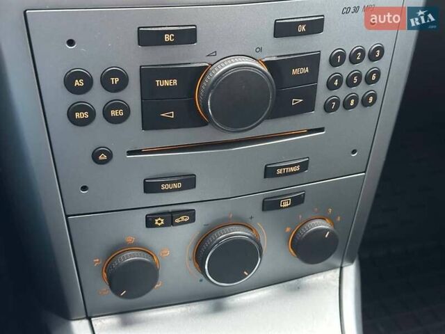 Серый Опель Астра, объемом двигателя 1.6 л и пробегом 280 тыс. км за 4990 $, фото 21 на Automoto.ua