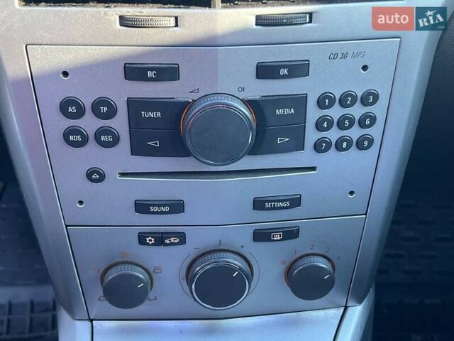 Серый Опель Астра, объемом двигателя 1.6 л и пробегом 280 тыс. км за 5490 $, фото 19 на Automoto.ua