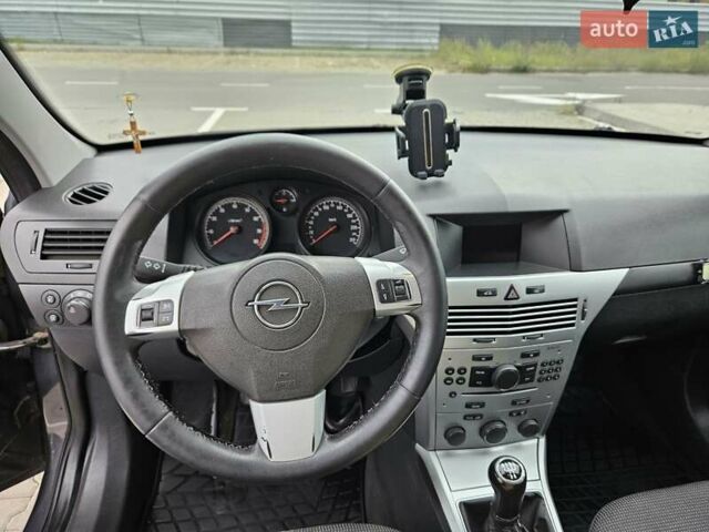 Опель Астра 2012 в Киеве на Automoto.ua Серый Опель Астра, объемом двигателя 1.6 л и пробегом 256 тыс. км за 5500 $, фото 4 на Automoto.ua