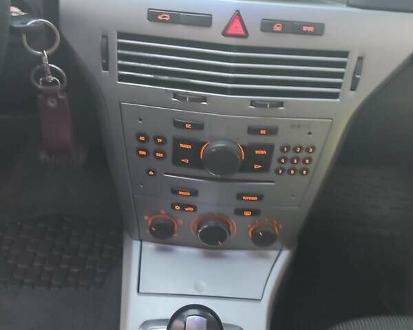 Опель Астра 2012 в Киеве на Automoto.ua Серый Опель Астра, объемом двигателя 1.6 л и пробегом 283 тыс. км за 4999 $, фото 12 на Automoto.ua