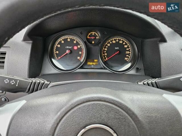 Опель Астра 2012 в Киеве на Automoto.ua Серый Опель Астра, объемом двигателя 1.6 л и пробегом 256 тыс. км за 5500 $, фото 5 на Automoto.ua