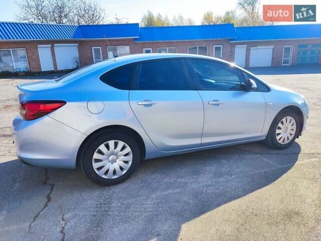 Серый Опель Астра, объемом двигателя 1.6 л и пробегом 229 тыс. км за 8300 $, фото 2 на Automoto.ua