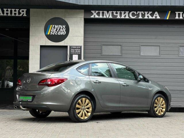 Серый Опель Астра, объемом двигателя 1.4 л и пробегом 92 тыс. км за 11500 $, фото 6 на Automoto.ua