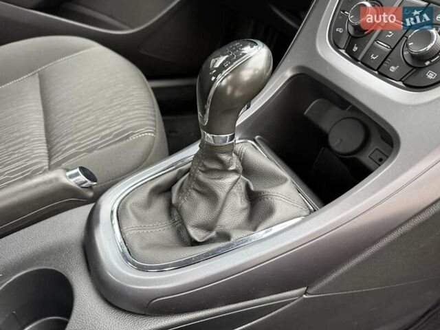 Серый Опель Астра, объемом двигателя 1.4 л и пробегом 92 тыс. км за 10999 $, фото 21 на Automoto.ua