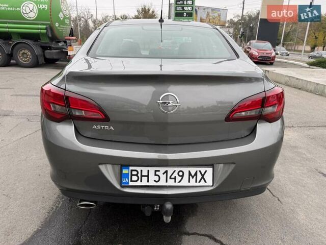 Серый Опель Астра, объемом двигателя 1.4 л и пробегом 92 тыс. км за 10999 $, фото 5 на Automoto.ua