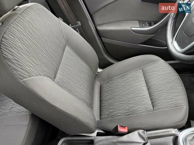 Серый Опель Астра, объемом двигателя 1.4 л и пробегом 92 тыс. км за 10999 $, фото 19 на Automoto.ua