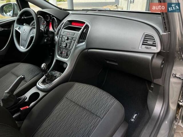 Серый Опель Астра, объемом двигателя 1.4 л и пробегом 92 тыс. км за 11900 $, фото 17 на Automoto.ua